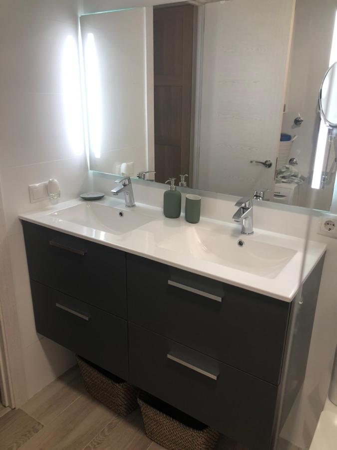 Apartamento Totalmente Reformado Con Piscina Y Jardines Al Lado De La Playa De La Carihuela Torremolinos Bagian luar foto