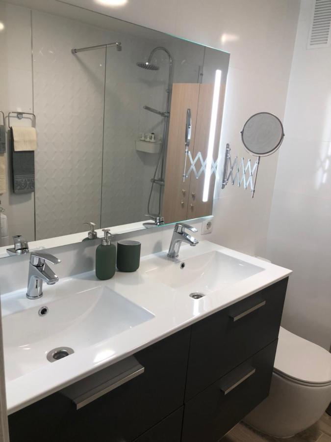 Apartamento Totalmente Reformado Con Piscina Y Jardines Al Lado De La Playa De La Carihuela Torremolinos Bagian luar foto