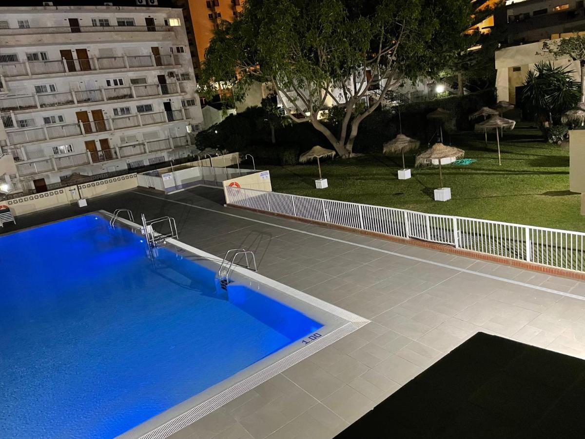 Apartamento Totalmente Reformado Con Piscina Y Jardines Al Lado De La Playa De La Carihuela Torremolinos Bagian luar foto