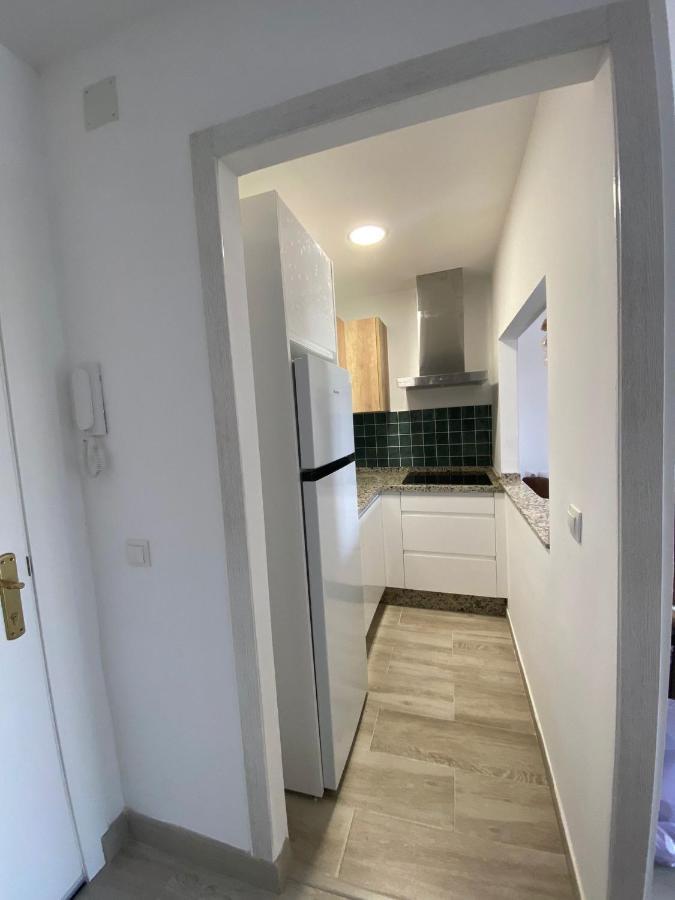 Apartamento Totalmente Reformado Con Piscina Y Jardines Al Lado De La Playa De La Carihuela Torremolinos Bagian luar foto
