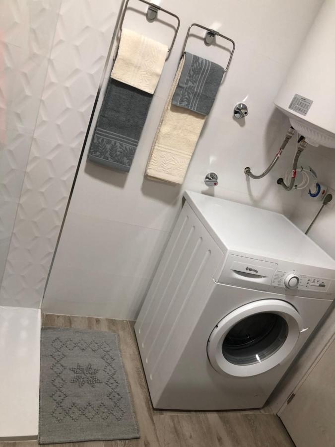 Apartamento Totalmente Reformado Con Piscina Y Jardines Al Lado De La Playa De La Carihuela Torremolinos Bagian luar foto