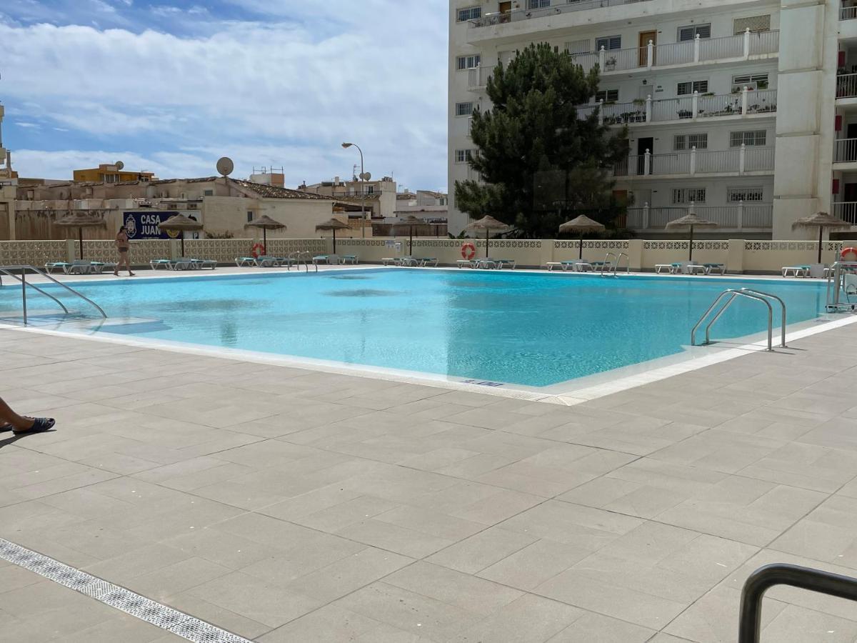 Apartamento Totalmente Reformado Con Piscina Y Jardines Al Lado De La Playa De La Carihuela Torremolinos Bagian luar foto