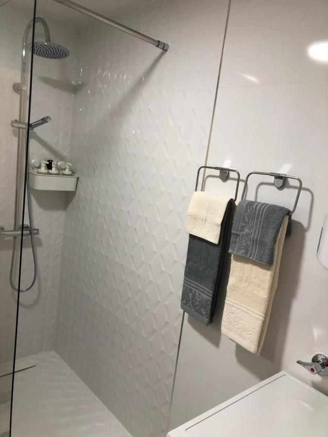 Apartamento Totalmente Reformado Con Piscina Y Jardines Al Lado De La Playa De La Carihuela Torremolinos Bagian luar foto
