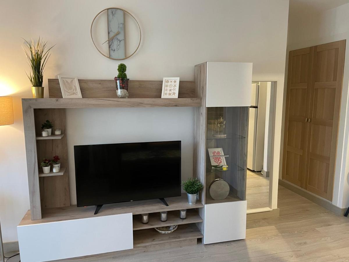 Apartamento Totalmente Reformado Con Piscina Y Jardines Al Lado De La Playa De La Carihuela Torremolinos Bagian luar foto