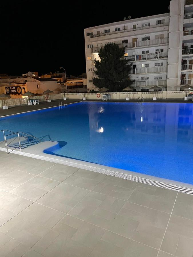Apartamento Totalmente Reformado Con Piscina Y Jardines Al Lado De La Playa De La Carihuela Torremolinos Bagian luar foto