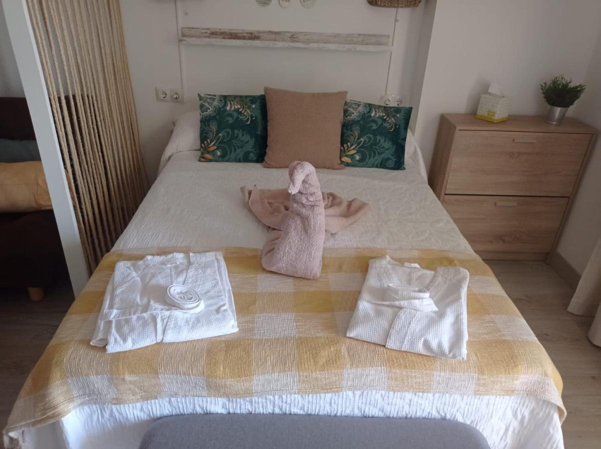 Apartamento Totalmente Reformado Con Piscina Y Jardines Al Lado De La Playa De La Carihuela Torremolinos Bagian luar foto
