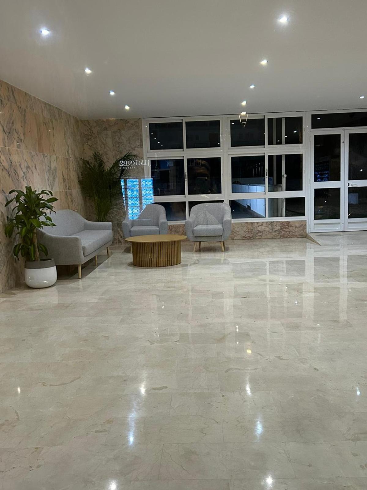 Apartamento Totalmente Reformado Con Piscina Y Jardines Al Lado De La Playa De La Carihuela Torremolinos Bagian luar foto
