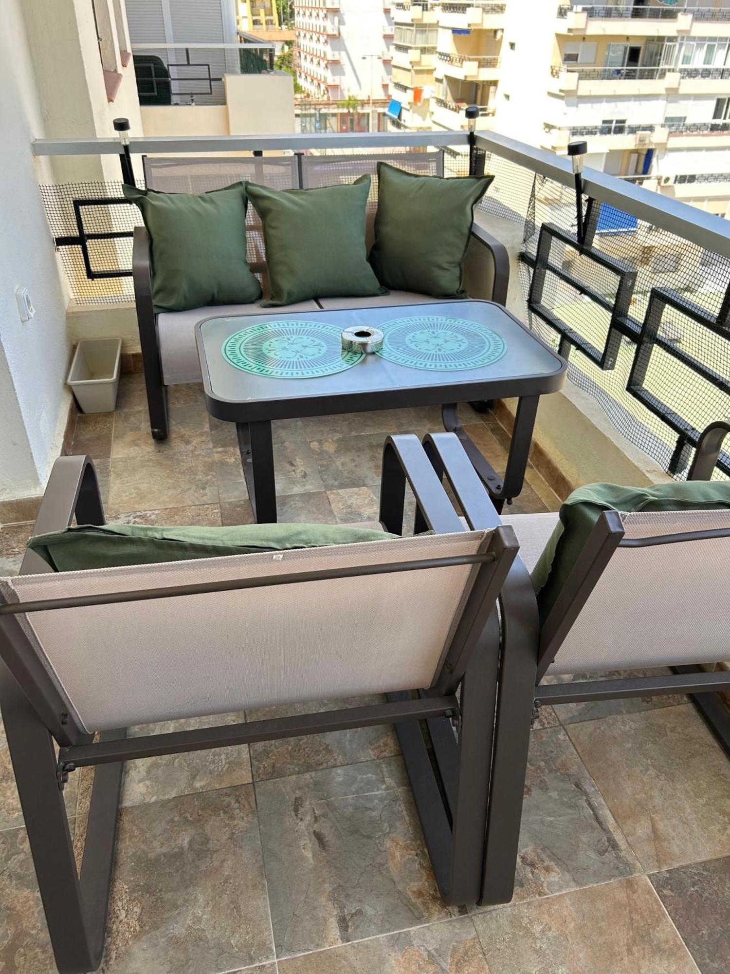 Apartamento Totalmente Reformado Con Piscina Y Jardines Al Lado De La Playa De La Carihuela Torremolinos Bagian luar foto
