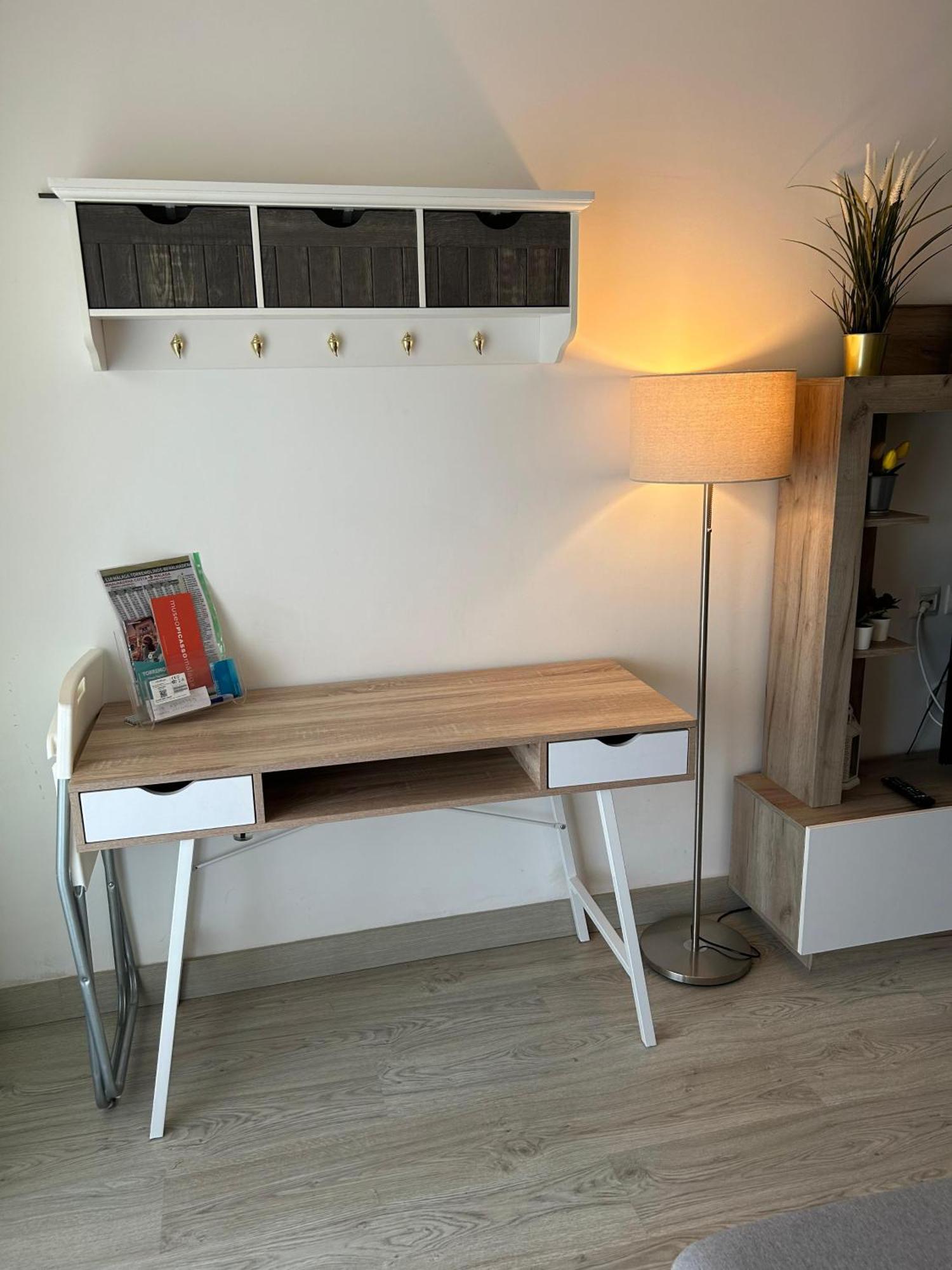 Apartamento Totalmente Reformado Con Piscina Y Jardines Al Lado De La Playa De La Carihuela Torremolinos Bagian luar foto