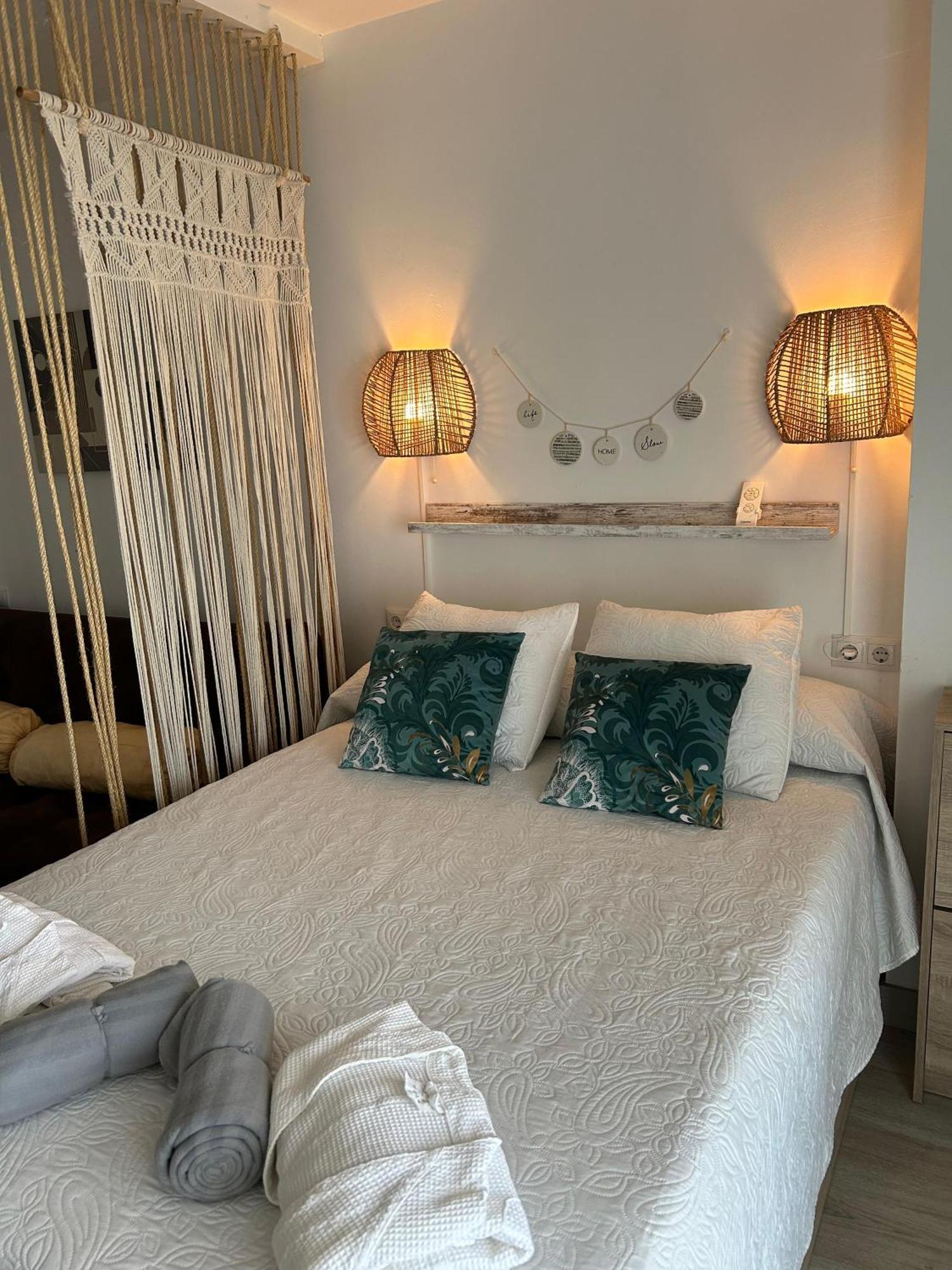 Apartamento Totalmente Reformado Con Piscina Y Jardines Al Lado De La Playa De La Carihuela Torremolinos Bagian luar foto