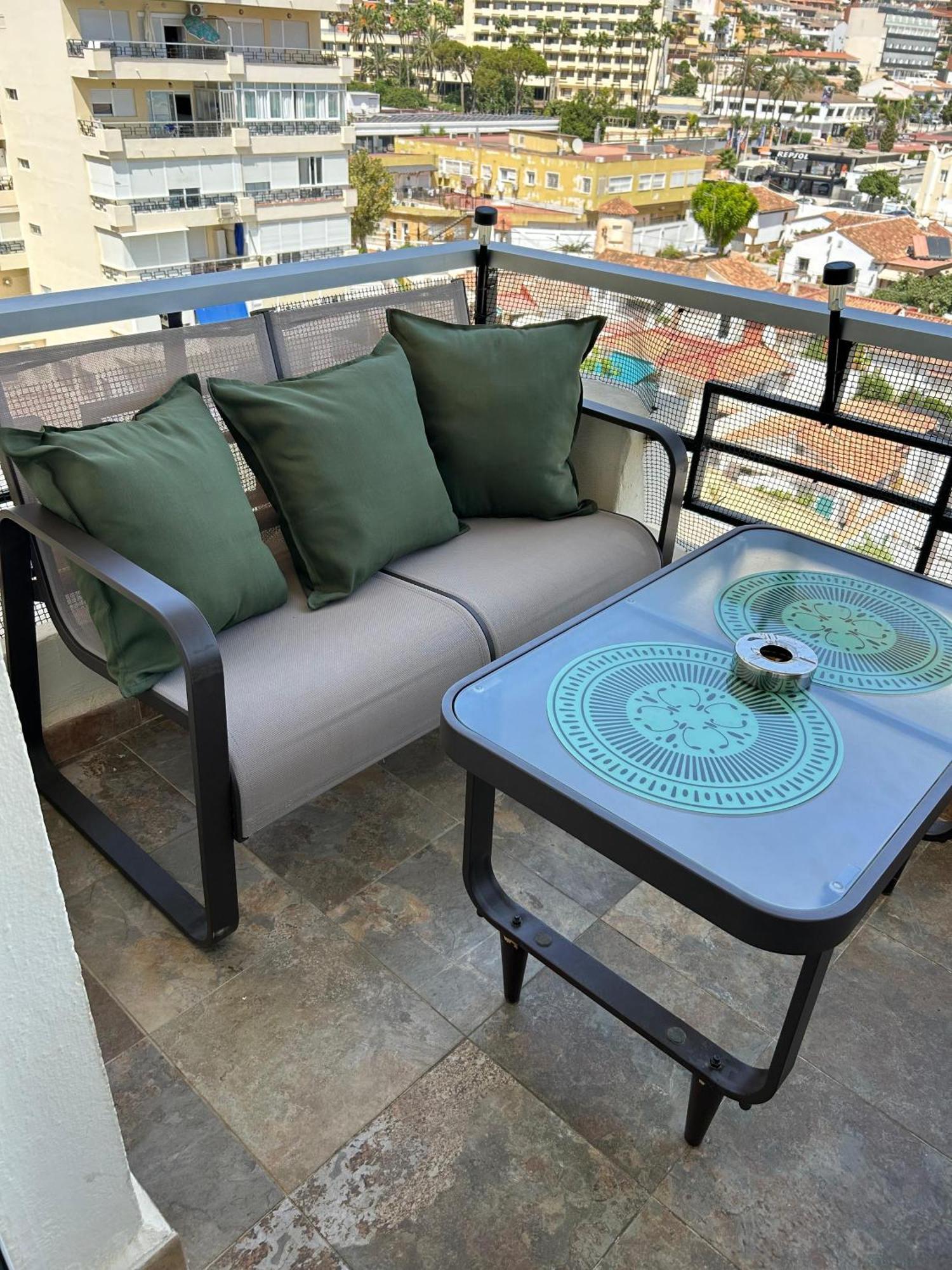 Apartamento Totalmente Reformado Con Piscina Y Jardines Al Lado De La Playa De La Carihuela Torremolinos Bagian luar foto